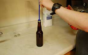 Brew it yourself - Cap the bottles.